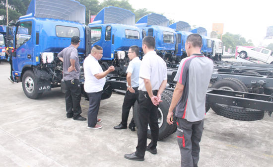 铃东莞节油赛现场的奇人_卡车新闻_企业动态